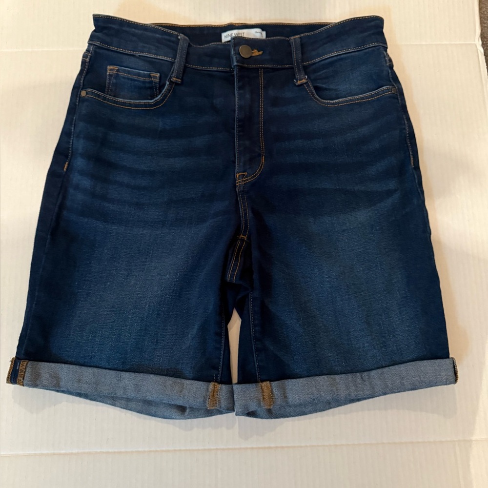 Denim Blue Women's Nine West Bermuda shorts size 8!